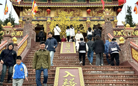 Du xuân đi lễ chùa Linh Sơn Đại Phúc cầu an đầu năm mới